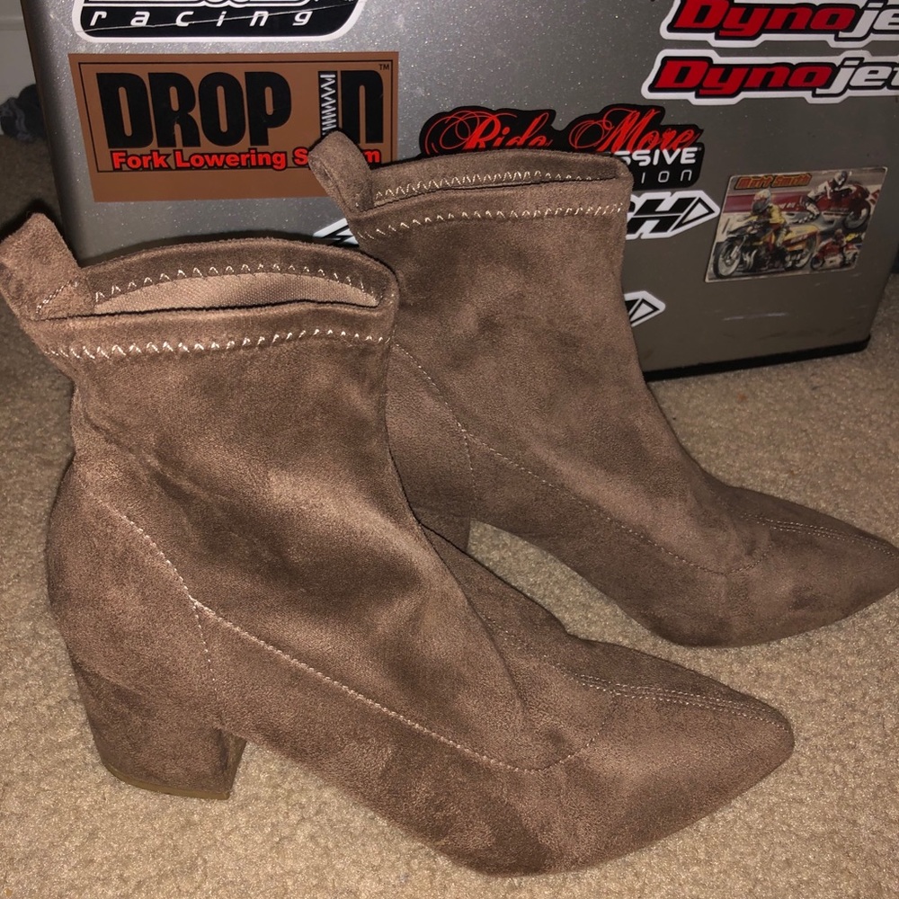 Forever 21 Brown suede pointed boots